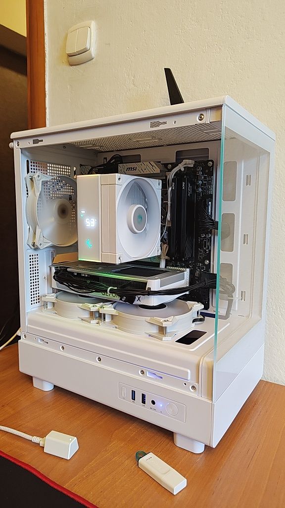 Nowy komputer PC – idealny do gier i pracy!