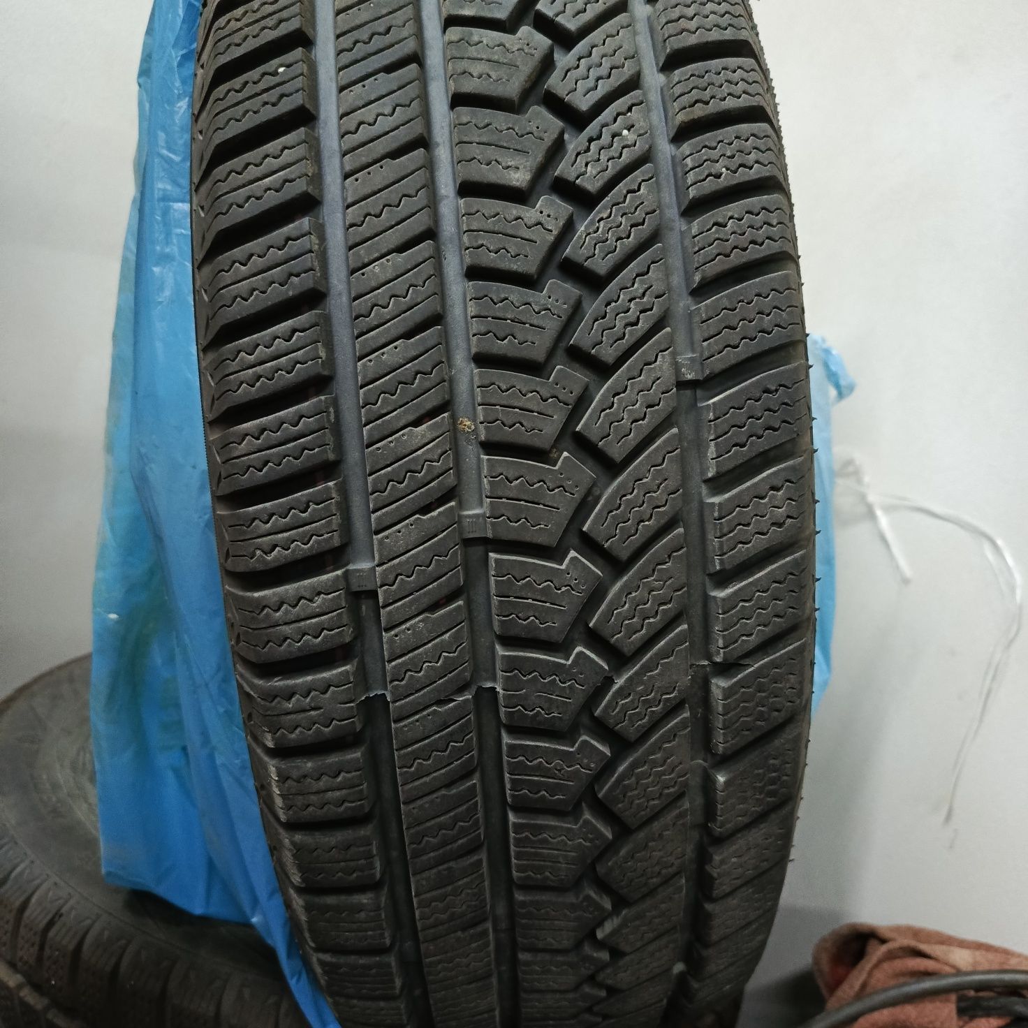 Opony zimowe komplet 225/60R17 99H