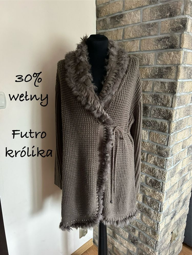 Ciepły długi jesienny sweter wełniany z futrem królika rozmiar L/40
