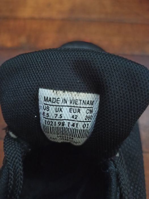 Кросівки виробництва В'єтнам