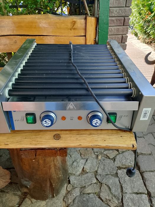 Grill rolkowy do parówek.