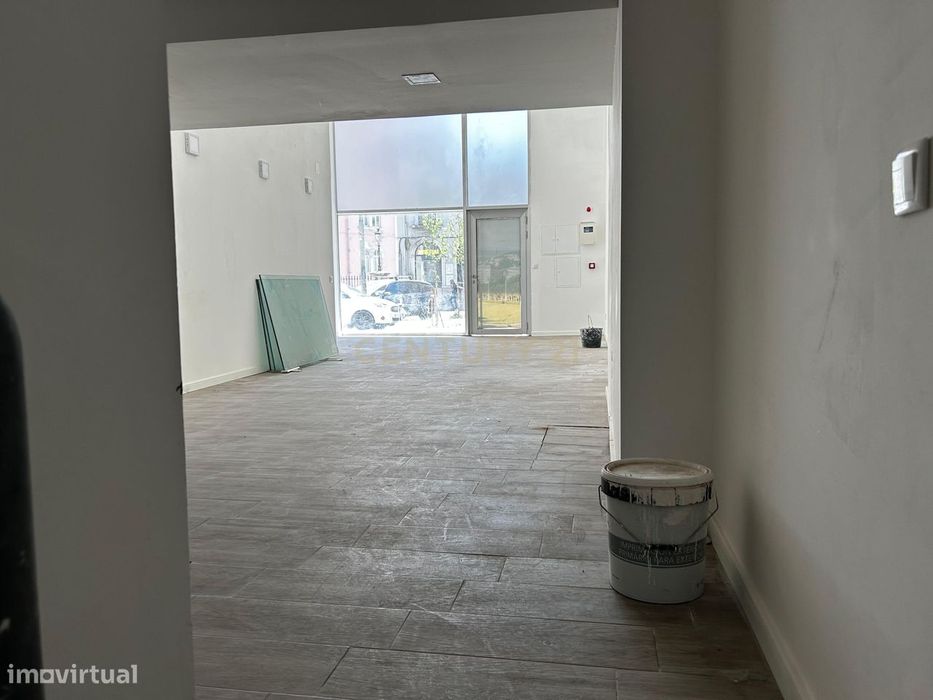 Loja com 232m2 junto ao Marquês de Pombal em Lisboa