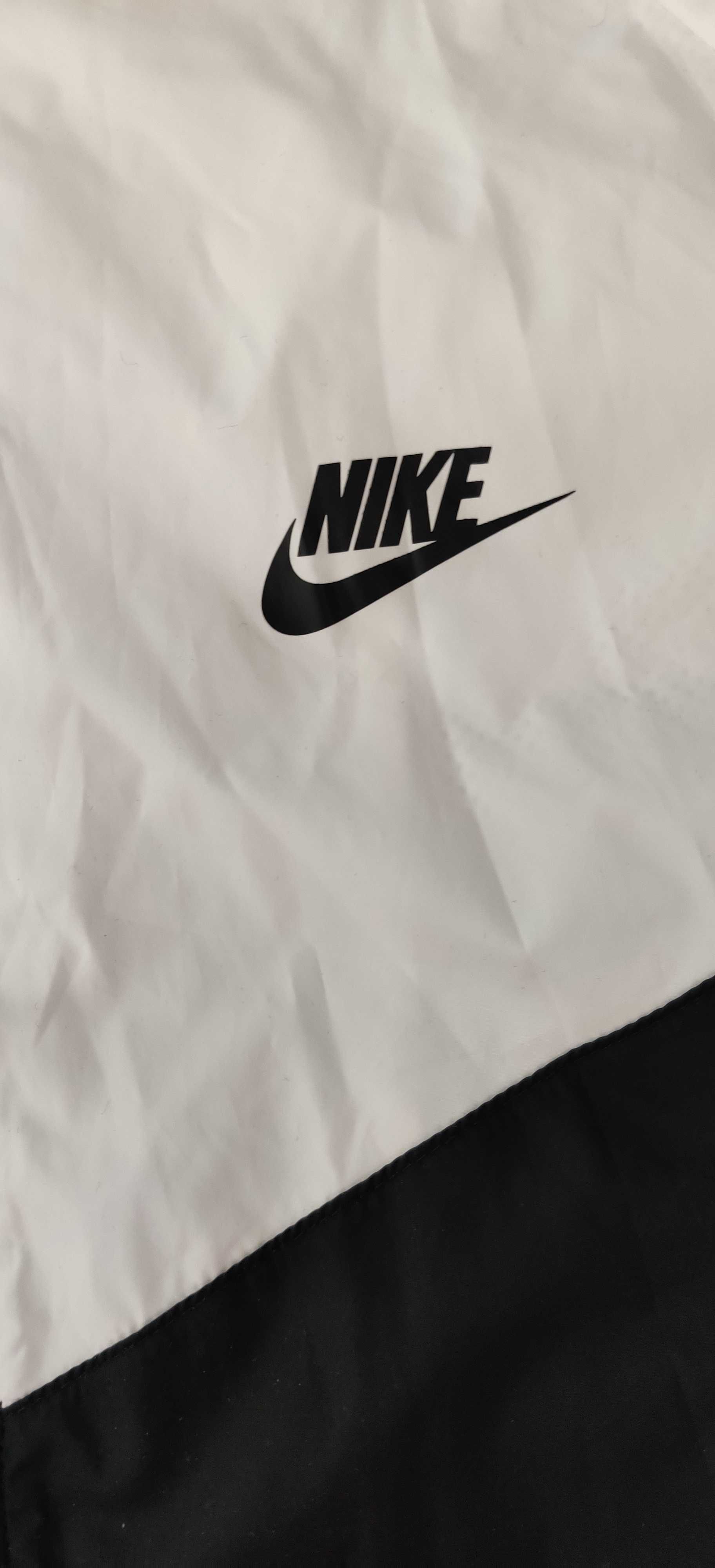 Kurtka wiatrówka Nike L