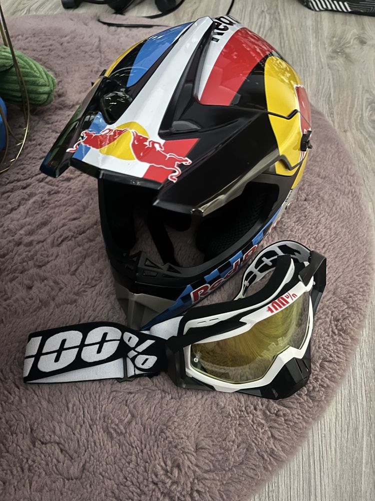 Kask Redbull z goglami 100%