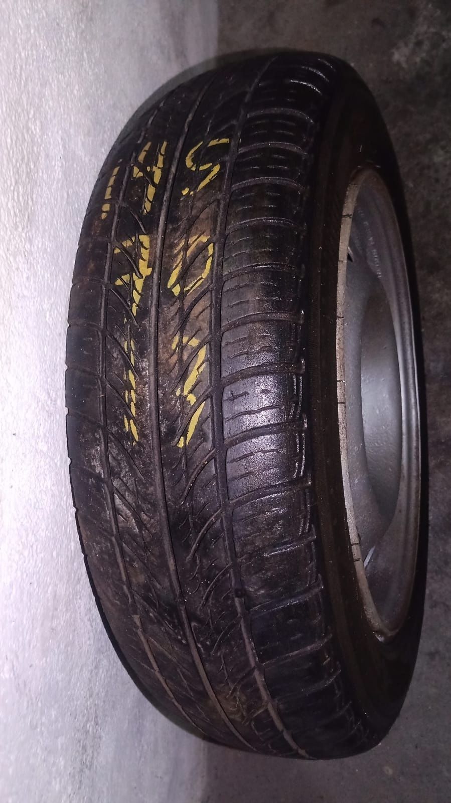 Roda Peugeot 106 de 3 parafusos com jante