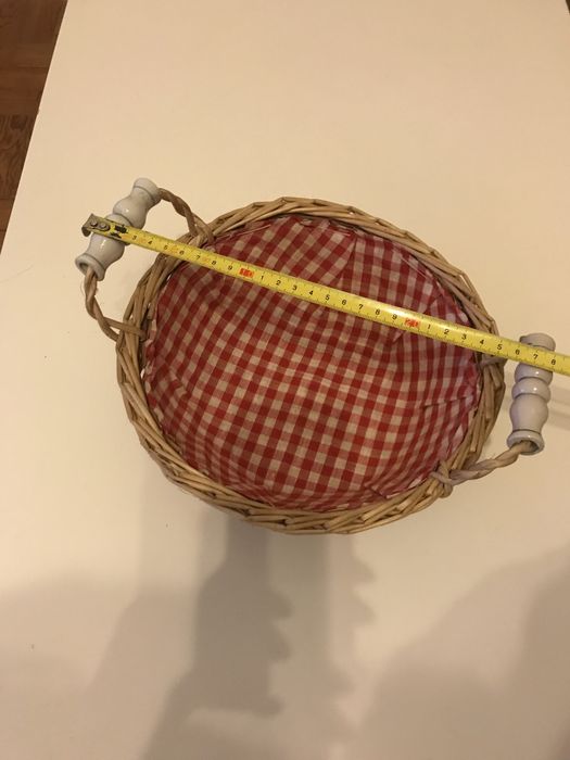 Cesto verga com pegas em ceramica e interior forrado a tecido - novo
