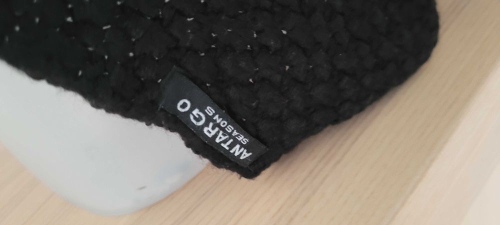 Czarny długi włóczkowy szal dziergany cieply akryl Antargo