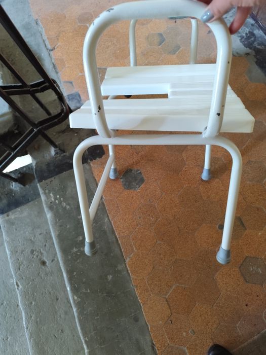 Стул спец. для душа и складные стулья