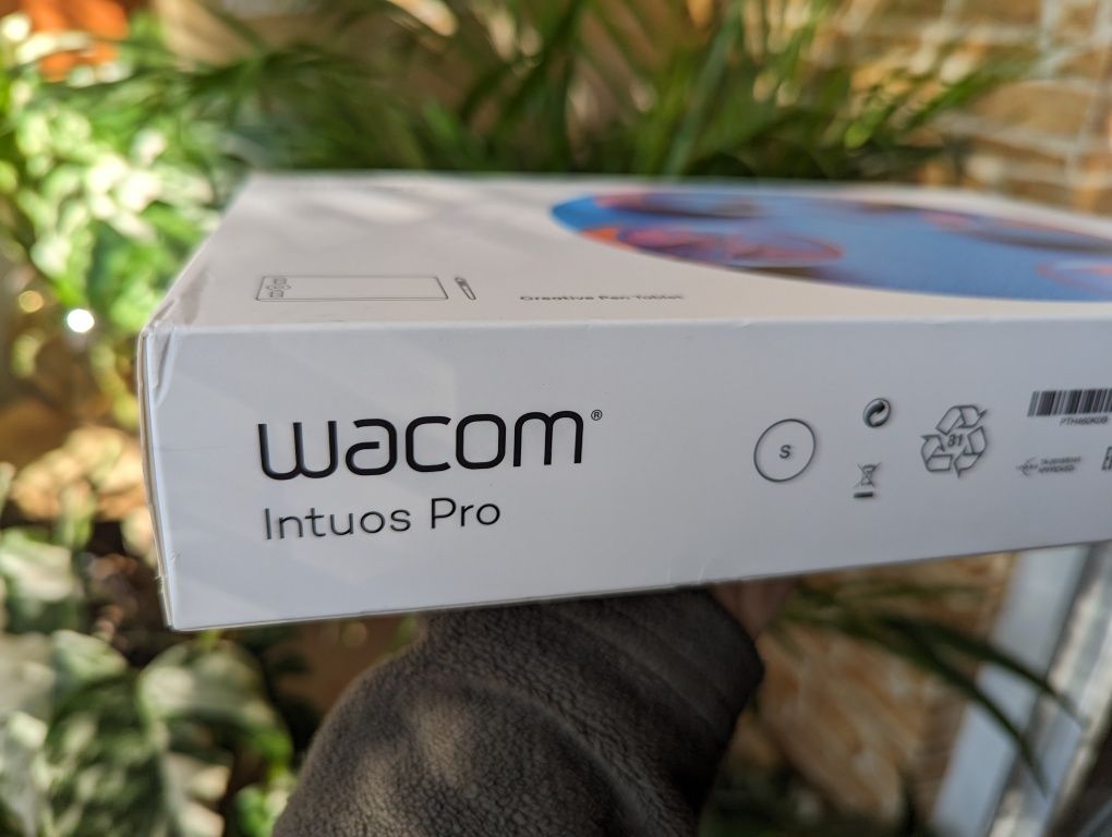 Графічний планшет Wacom Intuos Pro S