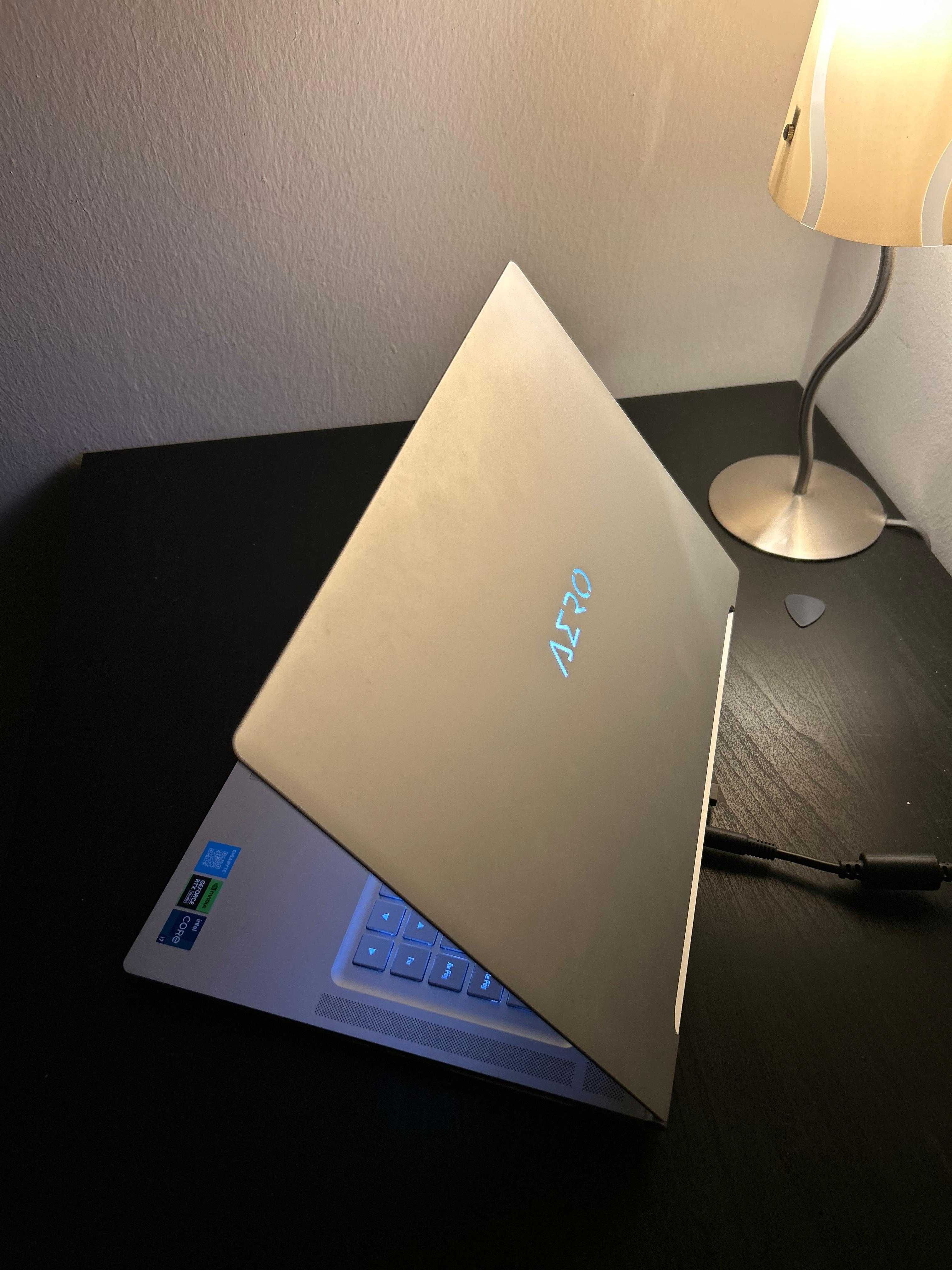Laptop Gigabyte Aero 16 OLED
