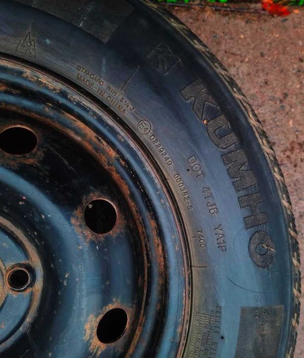 Зимова гума "KUMHO" зі сталевими дисками для Dacia Логан