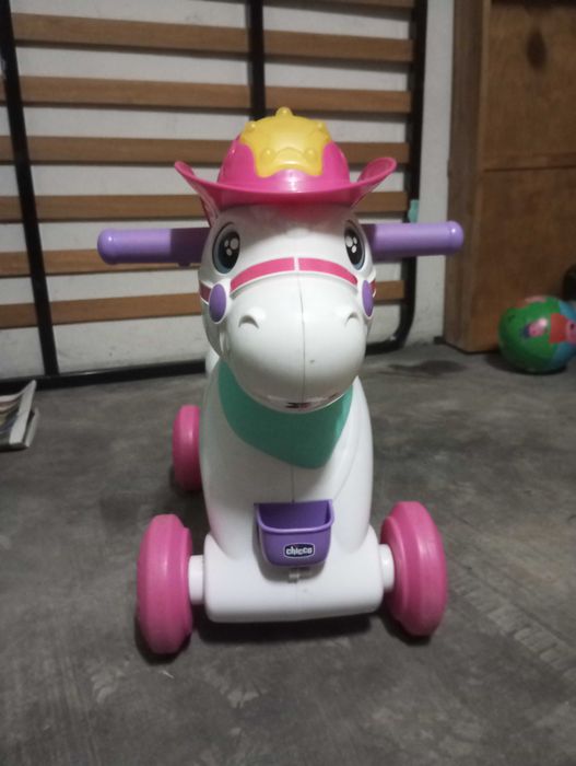 Cavalo andador Chicco rodeo