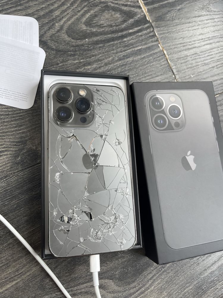Продам icloud lock iphone 13 pro 128gb битий зі сторін