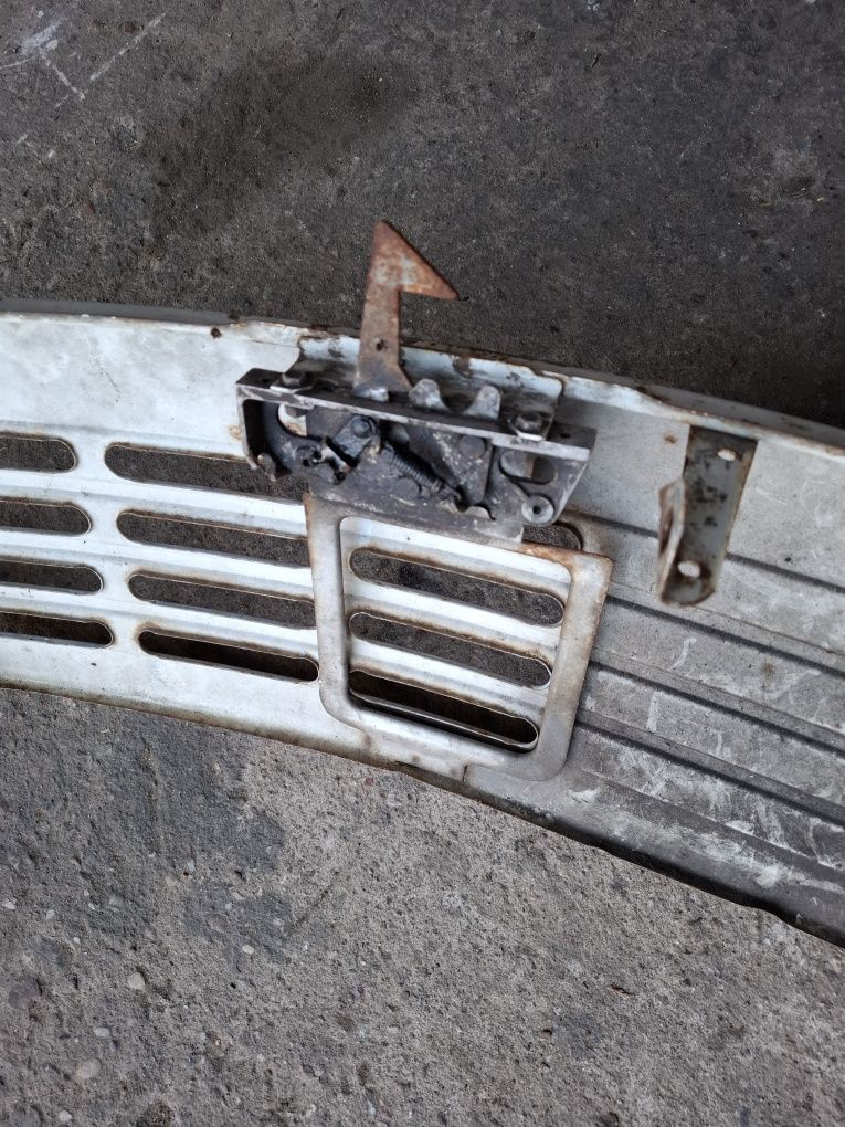 Grill, pas przedni, atrapa trabant