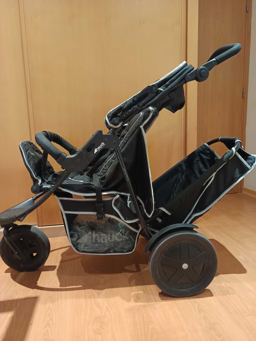 Carrinho duplo marca Hauck para gémeos/irmãos