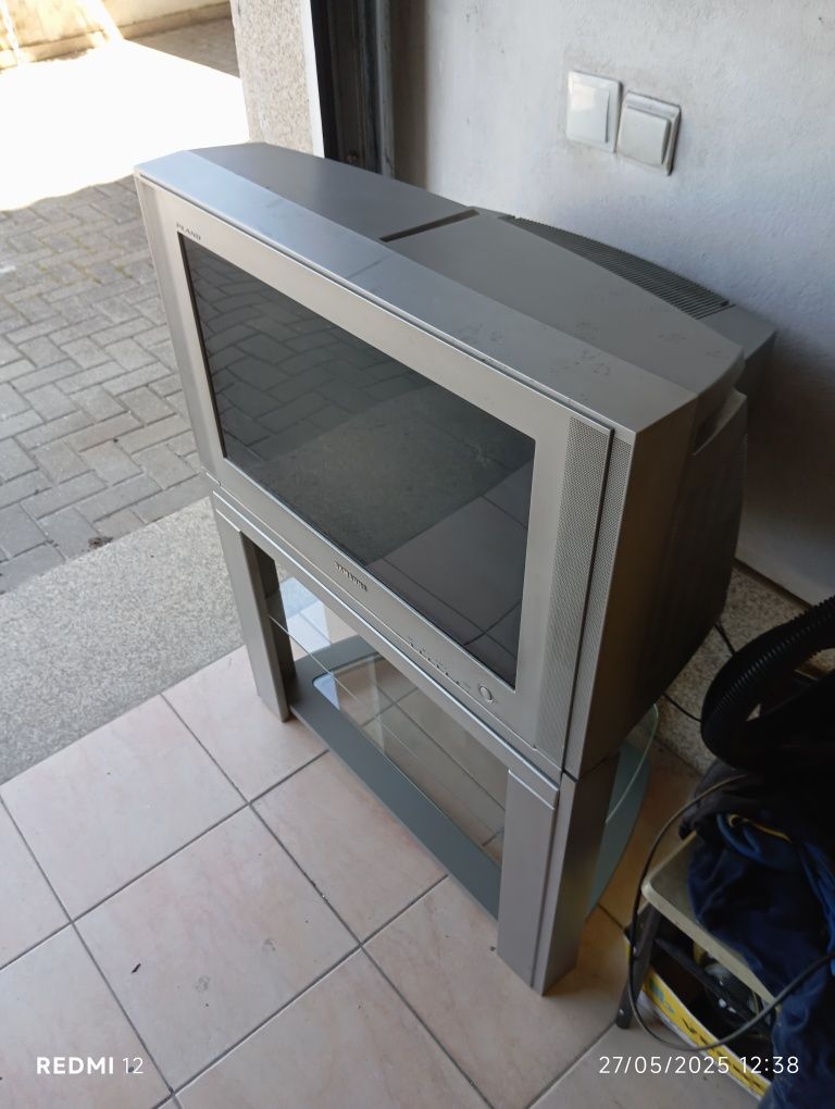Televisão com móvel 32 polgadas