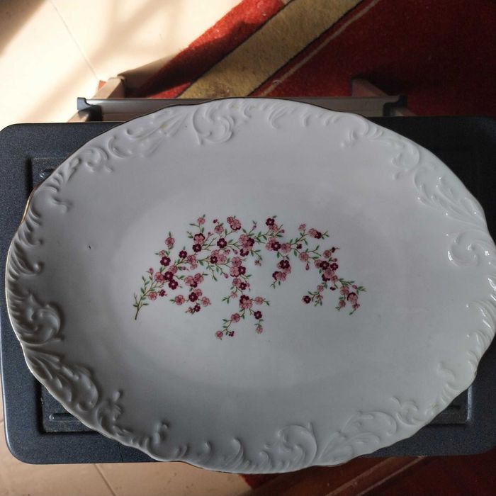Travessas e taças de porcelana