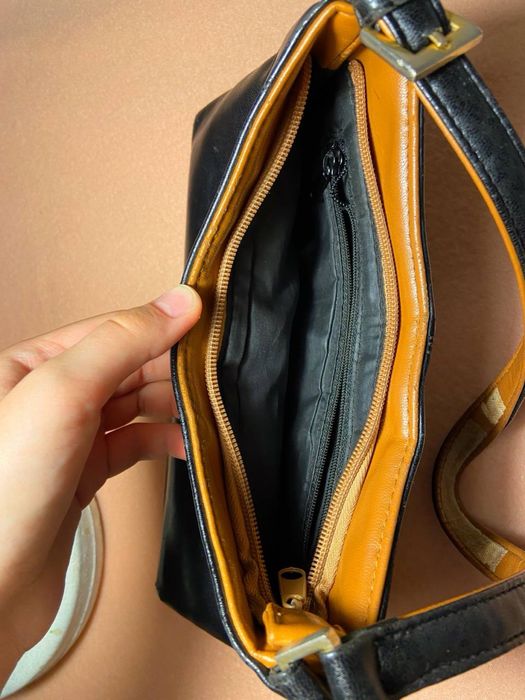 Чорна сумка багет з еко-шкіри