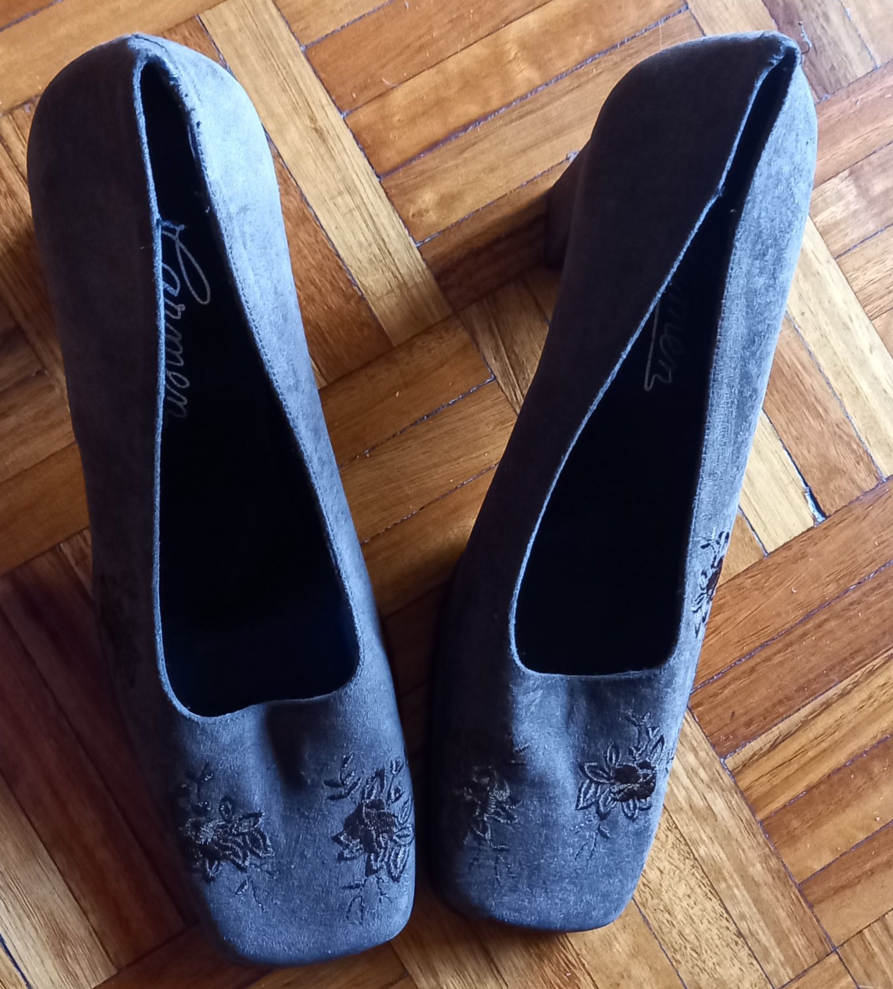 Sapatos novos quase de graça.