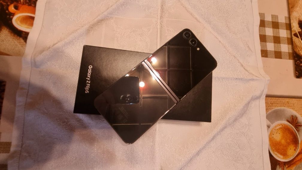 Samsung ZFlip 5, 8/256 gb, garantia até 20/04/2029, novo preço