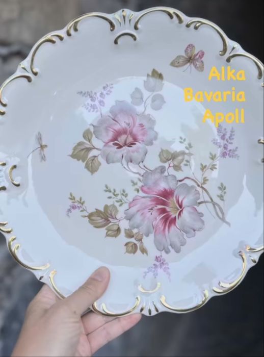 B наявності антикварне блюдо відомої компанії Alka Kunst.