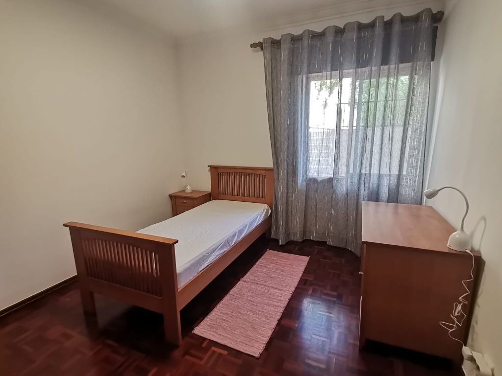 Quarto para alugar na Sobreda da Caparica (Estudantes Univ)