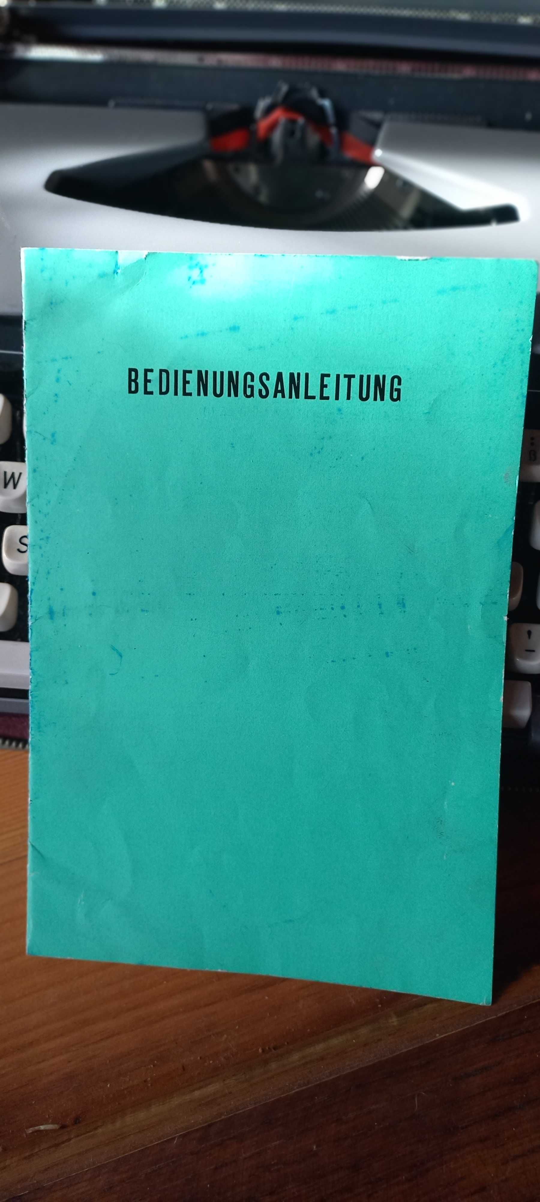 Переносная печатная машинка с немецкими буквами. Германия.