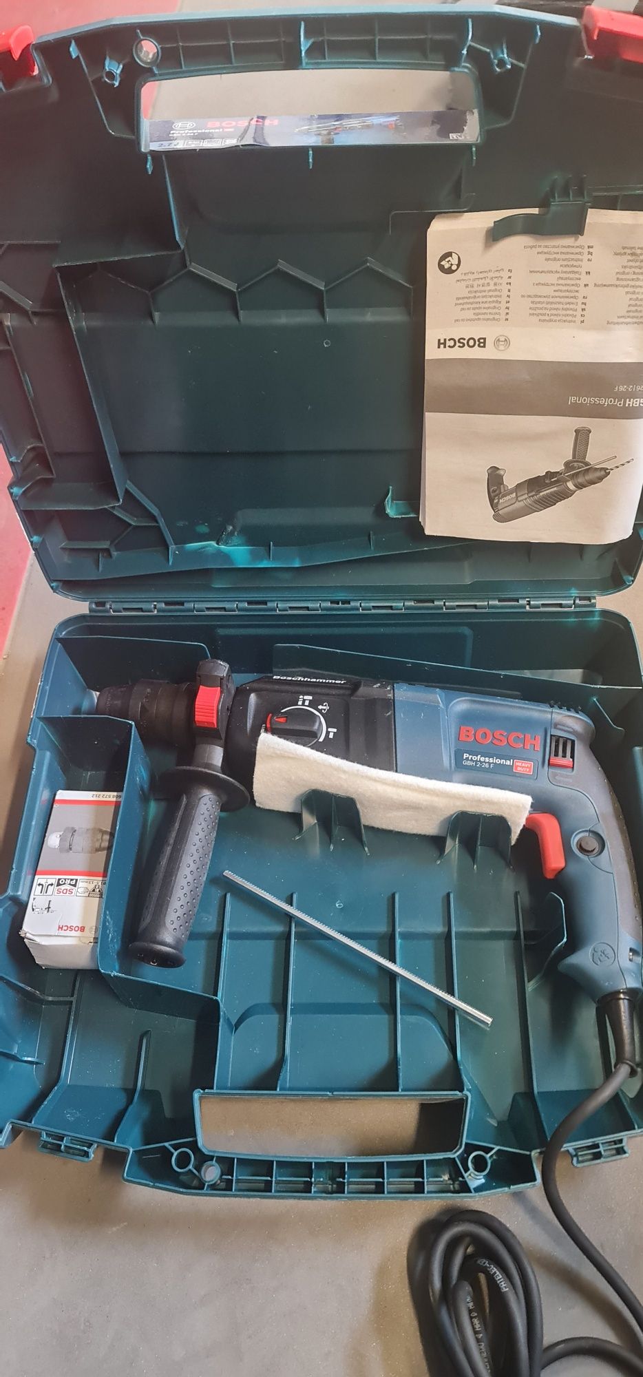 BOSCH młot udarowo-obrotowy SDS PLUS 830W 2.7J GBH 2-26 F