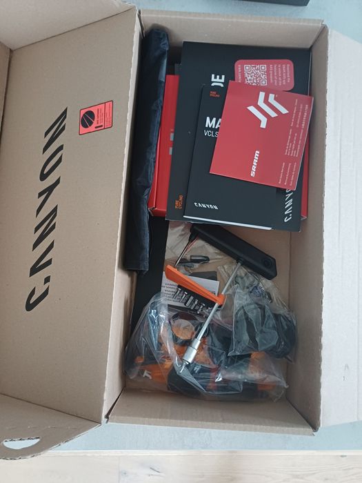 Canyon endurance cf7 Sram axs  elektronika
