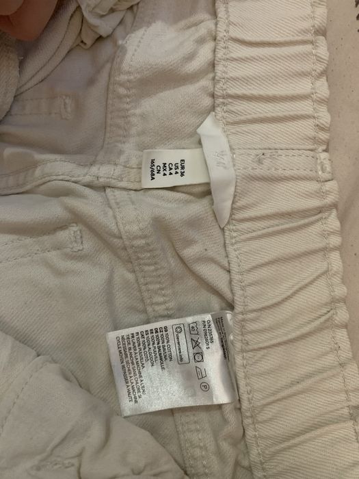 Молочные джинсы H&M