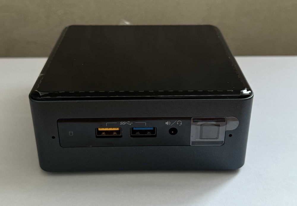 Intel NUC 7 Essential Kit NUC7PJYH. Працює від повербанка