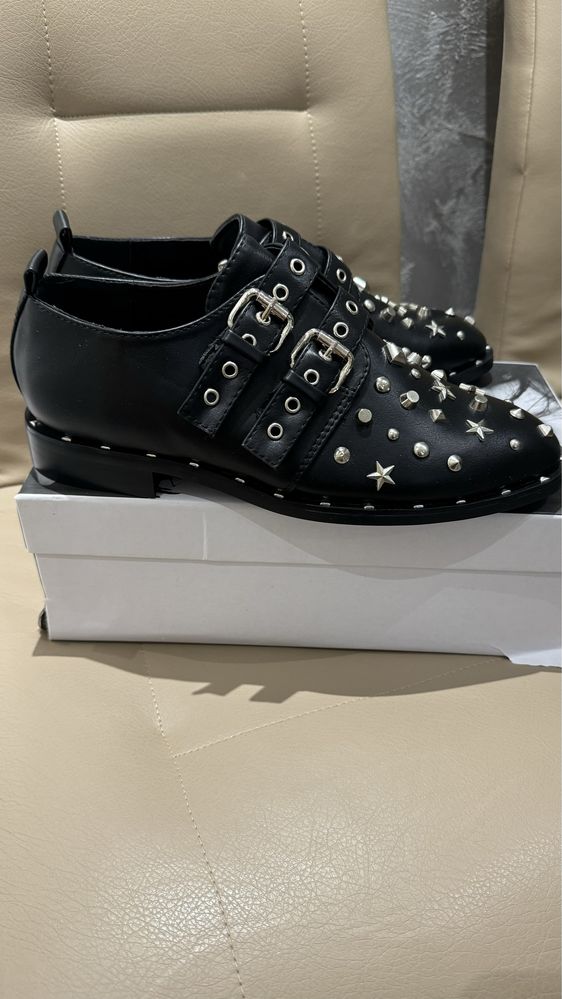 Buty damskie czarne r.40.Nowe.