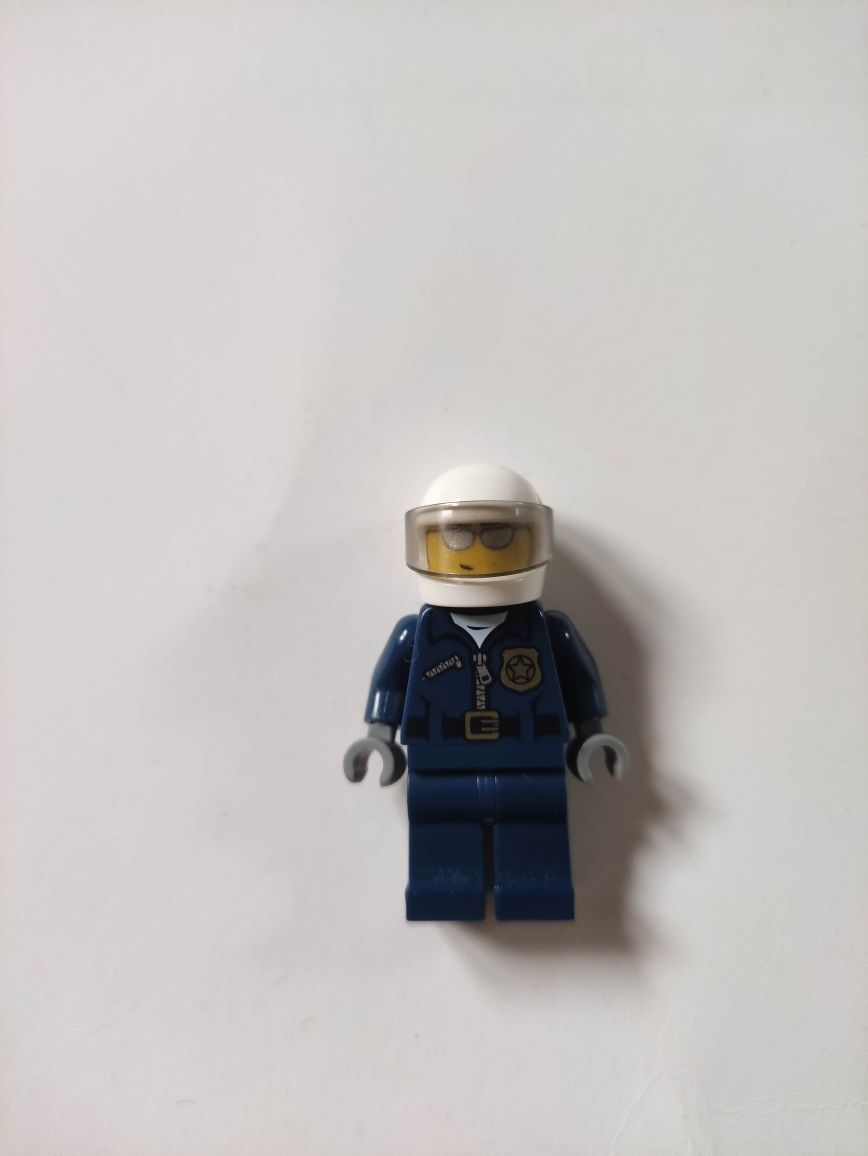 Figurka lego, 2 leśników, policjant, pilot