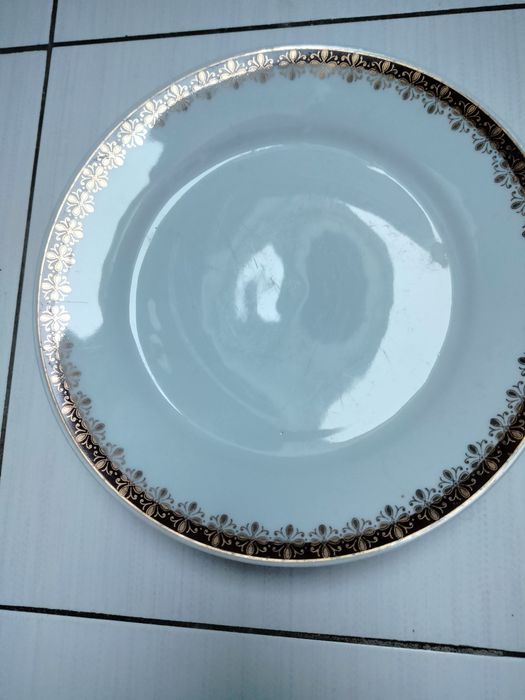 Zestaw trzech talerzy. Unikatowe