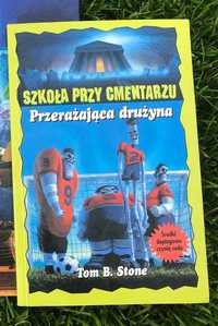 Książka: Przerażająca drużyna- Szkoła przy cmentarzu