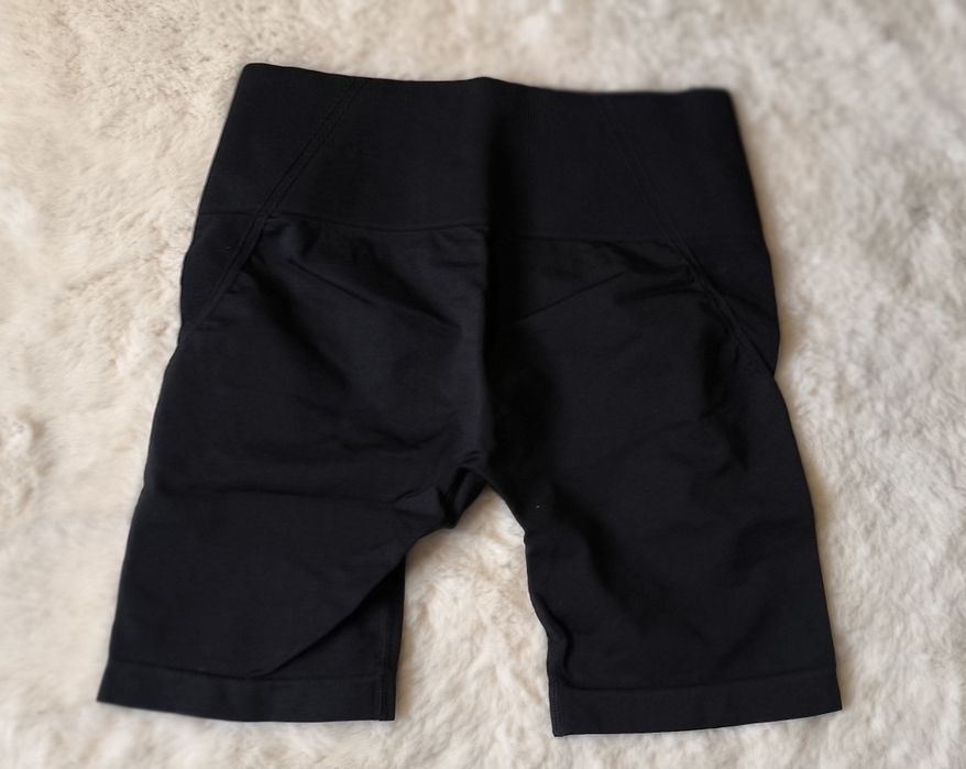 Nowe czarne legginsy krótkie push up viral hit gym fitness rozmiar S