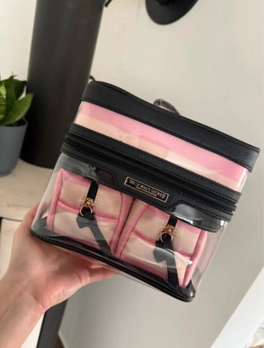 Kosmetyczka Victoria’s Secret nowa z metką. 4 kosmetyczki w jednej