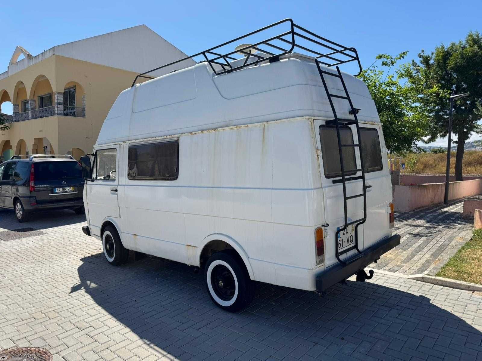 Autocaravana VW Westfalia LT28 (clássico)