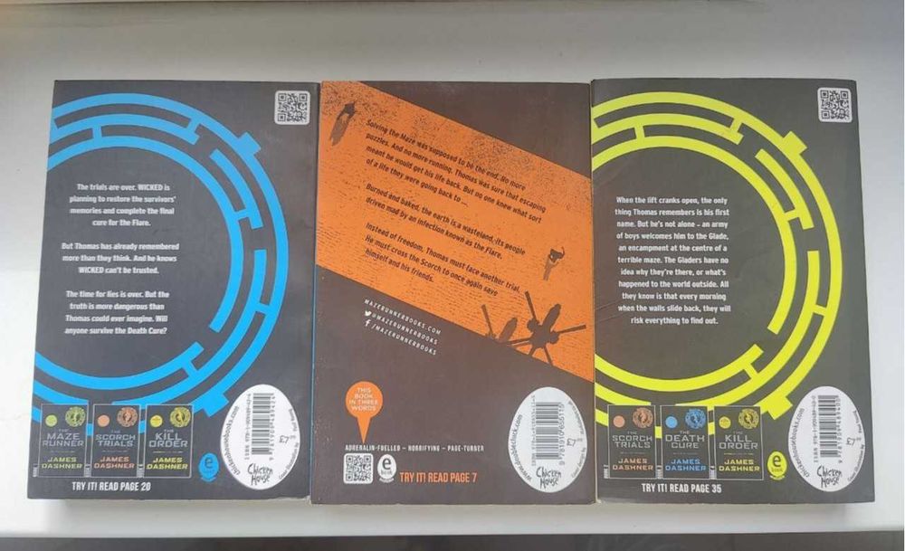 продаю три книги англійською ''Той що біжить лабіринтом''.