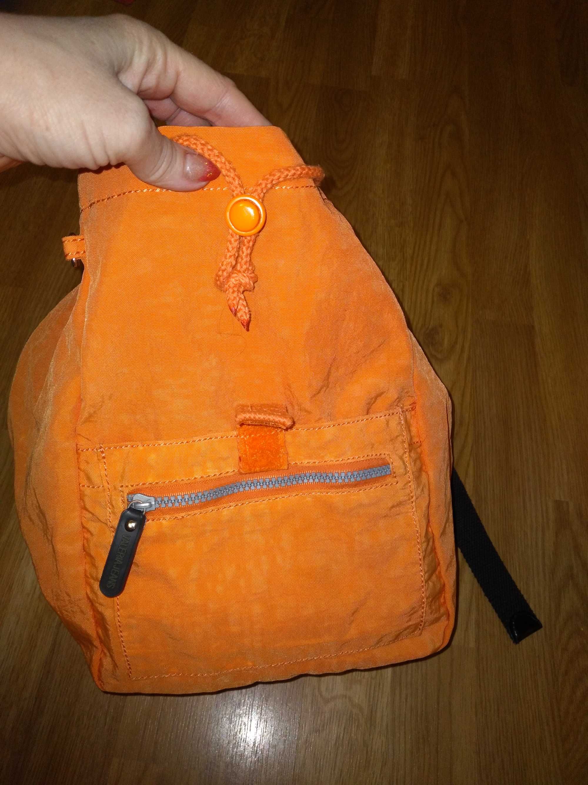 Рюкзак оранжевый квадратный