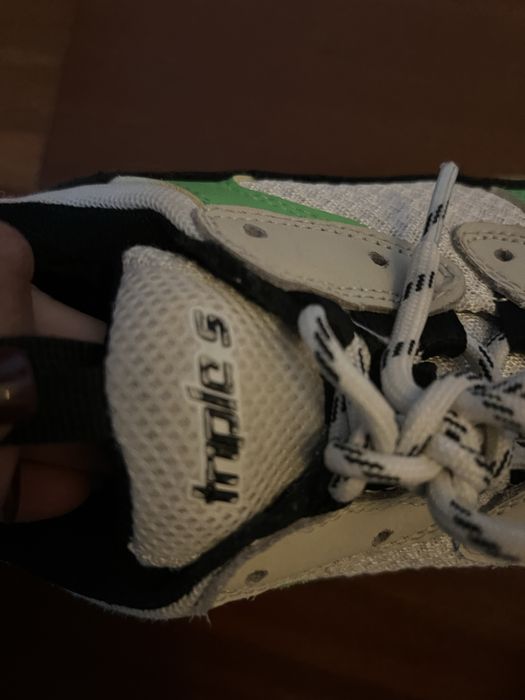 Ténis 42 triple S Balenciaga