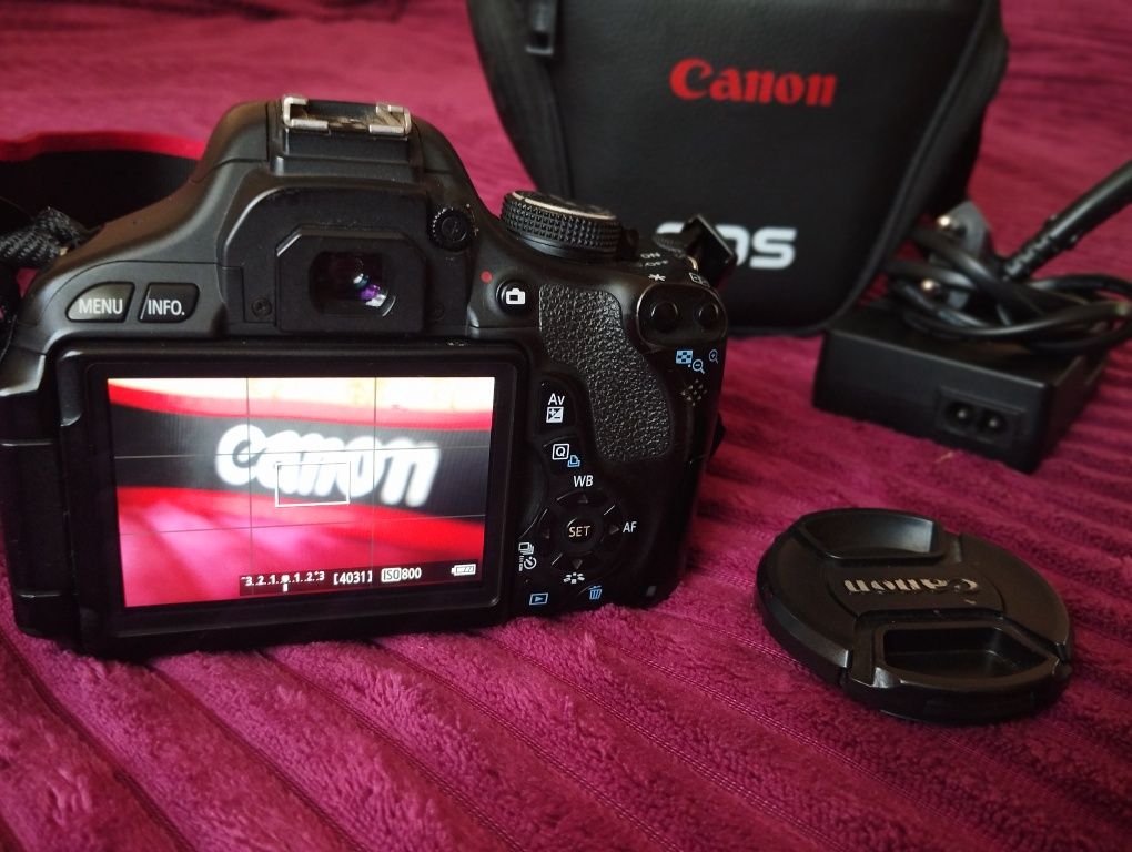 Продам камеру Canon EOS 600D