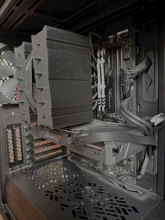 Ultracichy, wydajny komputer (nie tylko) do gier, stan idealny Fractal