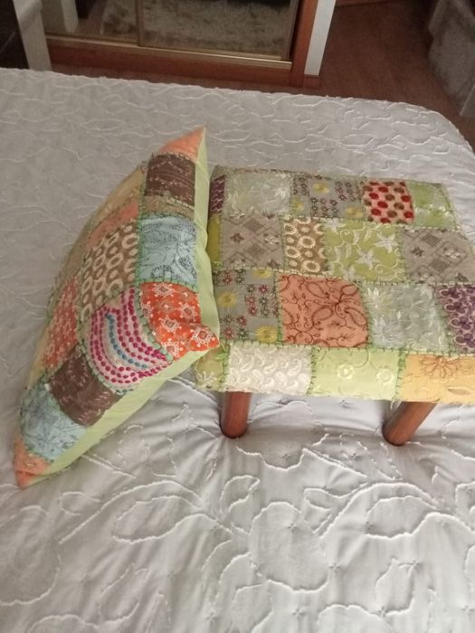 Banco pequeno gato preto