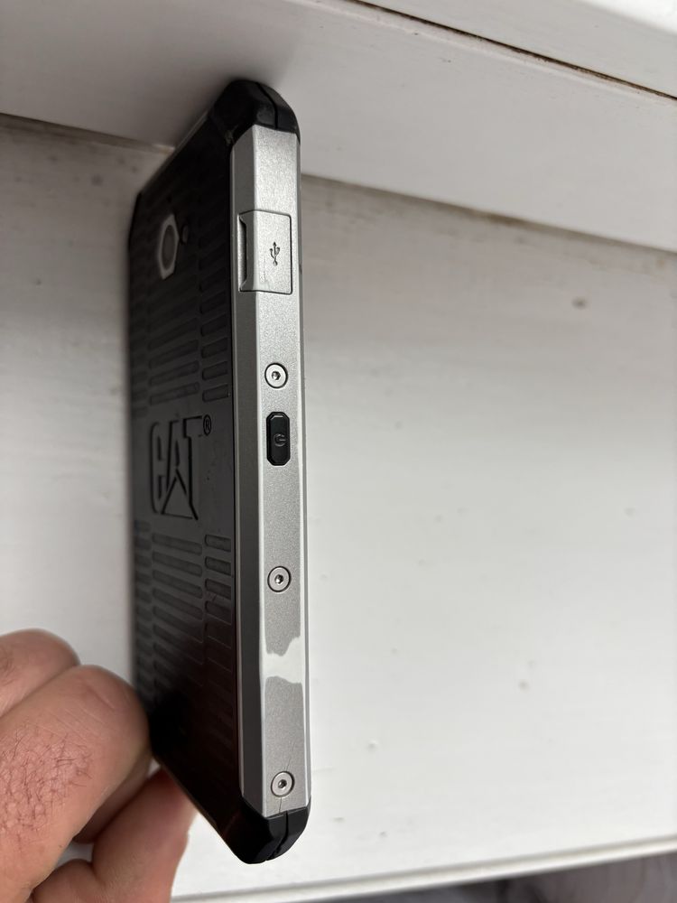 Продам протиударний смартфон Cat s50