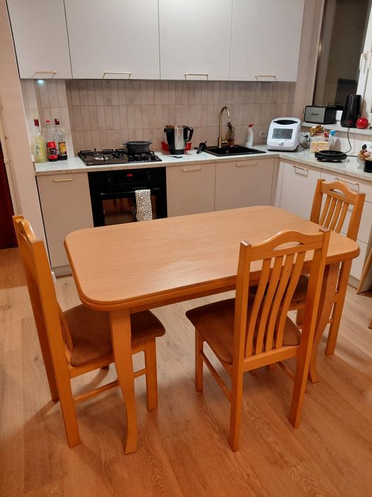 Zestaw stół z 4 krzesłami