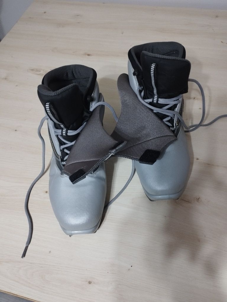 Buty do nart biegowych biegówek 43 atomic nnn