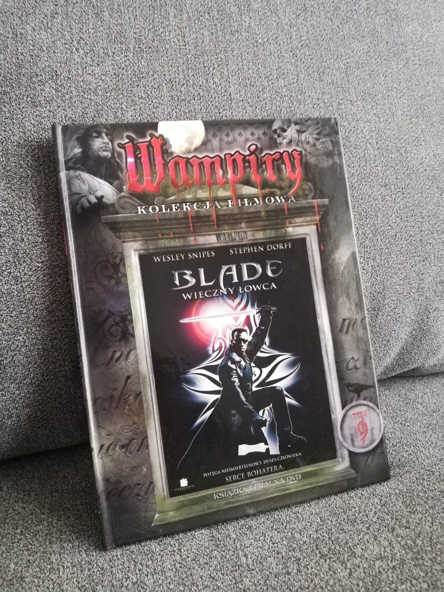 Blade wieczny łowca DVD książka z filmem WAMPIRY tom 9