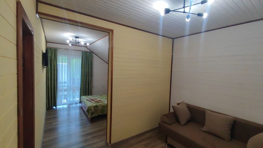 Частина Будиноку "Ясень" на 6 номерів 12-18місць з кухнею та