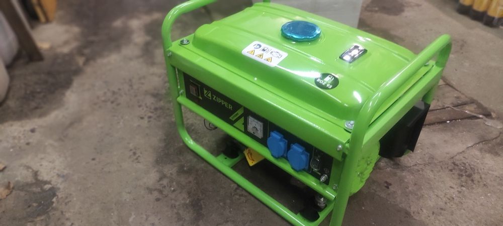 Бензиновый генератор 2.8kW 230V/12V 2800W Zipper ZI-STE2800